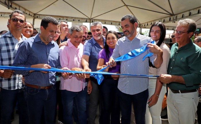 Com investimento de R$ 1,5 milhão, governador Wanderlei Barbosa inaugura reforma geral de escola estadual em Piraquê e entrega equipamentos