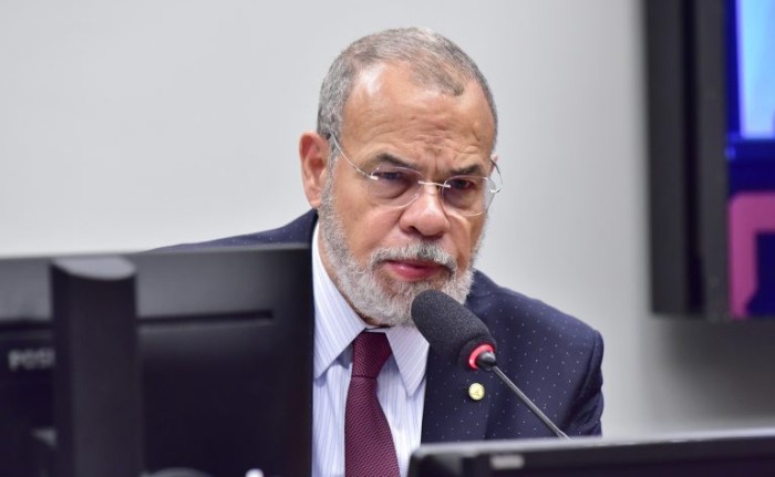 Jorge Braz é relator do projeto na Comissão de Defesa do Consumidor - (Foto: Zeca Ribeiro / Câmara dos Deputados)