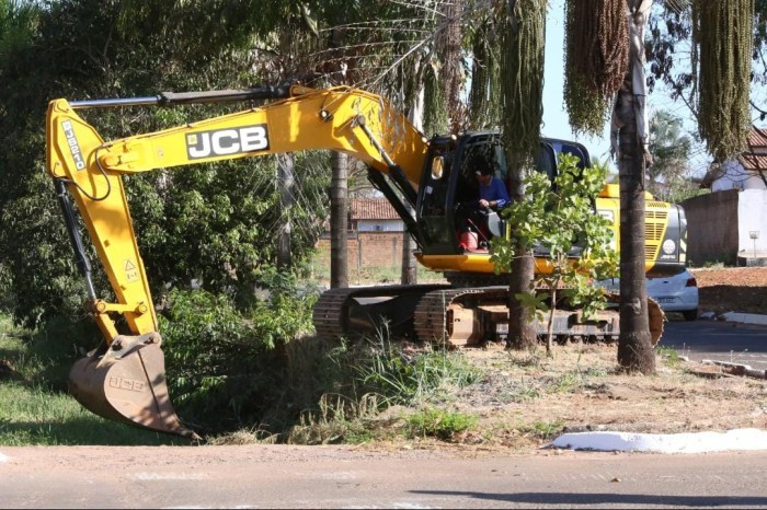 Prefeitura de Gurupi inicia desassoreamento do Córrego Mutuca para prevenir inundações
