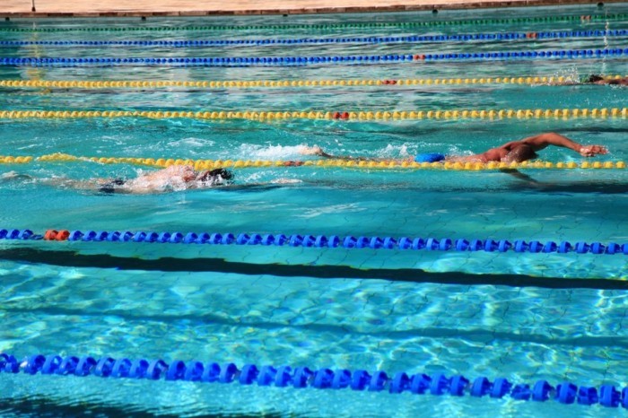 Clube Álvares Cabral recebe campeonatos de natação nesta sexta-feira (11) e sábado (12)