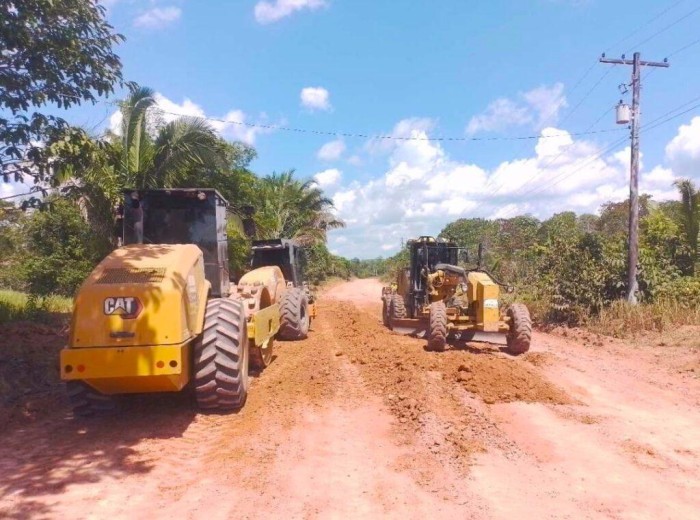 Manaquiri: Governo do Amazonas realiza pavimentação do Ramal do Barro Alto