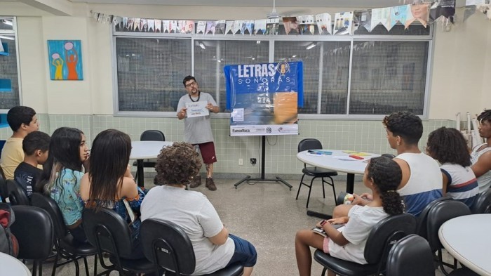 Projeto Letras Sonoras traz oficinas gratuitas de produção de audiolivros e podcasts para estudantes em Vila Velha