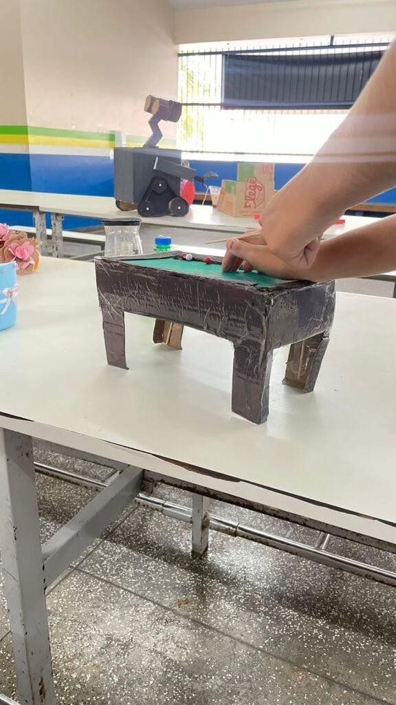 Mais de 150 estudantes da rede estadual participam de exposição de materiais recicláveis 