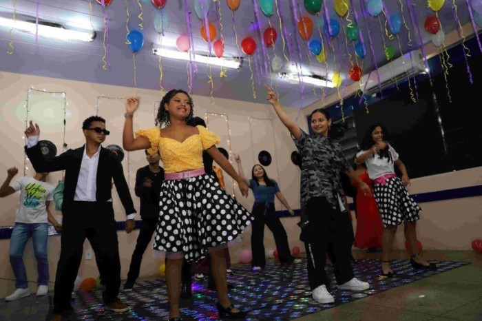 Escola da rede estadual de ensino realiza Festival de Música para trabalhar habilidades de Língua Inglesa