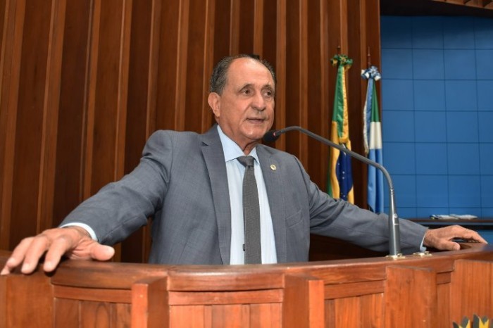 Governo atende Zé Teixeira e anuncia reforma de escola em Jateí