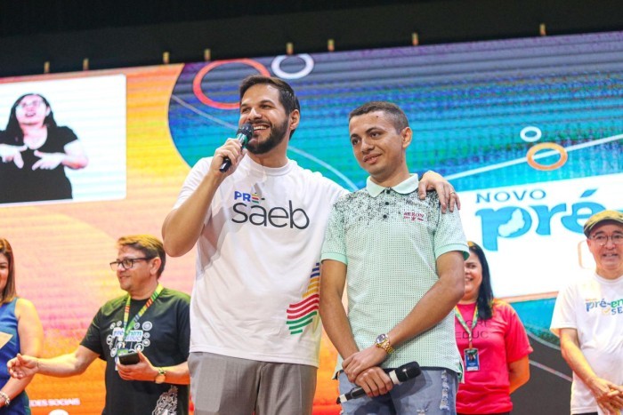 11 de agosto: Secretário da Educação Washington Bandeira parabeniza estudantes da Rede Estadual