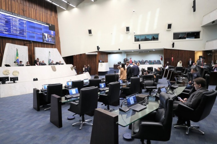 Aprovado projeto para ampliar divulgação de canais de denúncias contra maus-tratos aos animais
