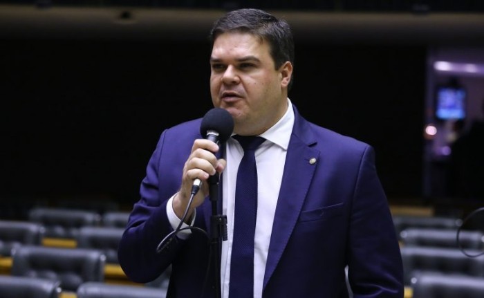 Bruno Farias recomendou a aprovação de substitutivo - (Foto: Vinicius Loures/Câmara dos Deputados)