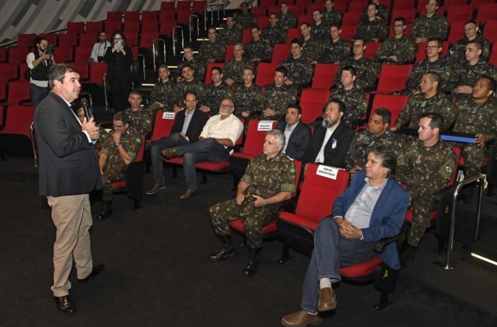 “MS está em franco desenvolvimento e abrindo novas oportunidades”, diz Riedel a alunos-militares