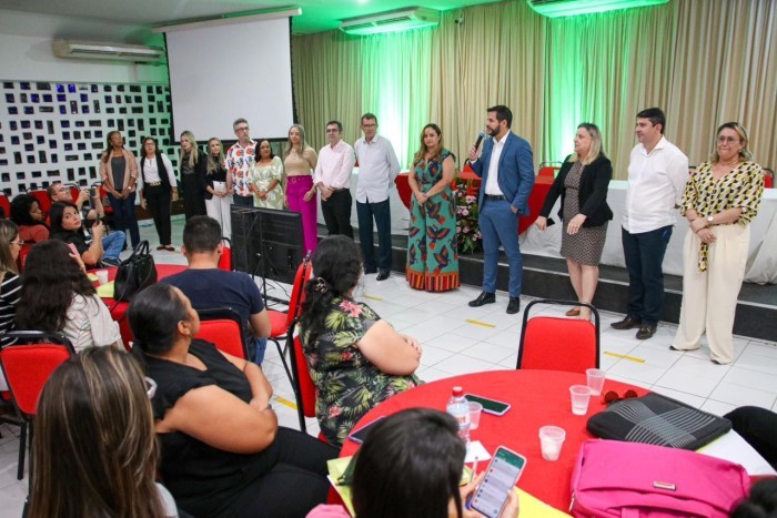 Educadores participam de formação sobre melhorias na educação de jovens e adultos no Piauí
