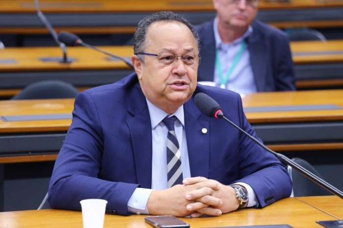 Para Silas Câmara, medida reduz custos de operação das emissoras e amplia alcance de seus serviços - (Foto: Vinicius Loures / Câmara dos Deputados)