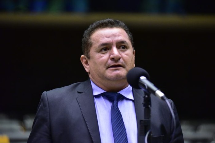 Prof. Reginaldo Veras lembra que mais de 5,2 milhões de alunos podem ser atendidos pelo programa - (Foto: Zeca Ribeiro/Câmara dos Deputados)