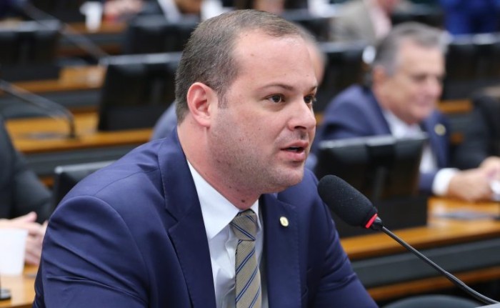 Victor Linhalis destacou que os veículos parados se deterioram e desvalorizam - (Foto: Vinicius Loures/Câmara dos Deputados)