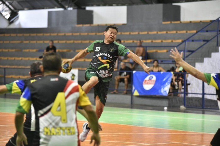 Taça Manaus de Handebol Master reúne 300 atletas no Ginásio Renné Monteiro