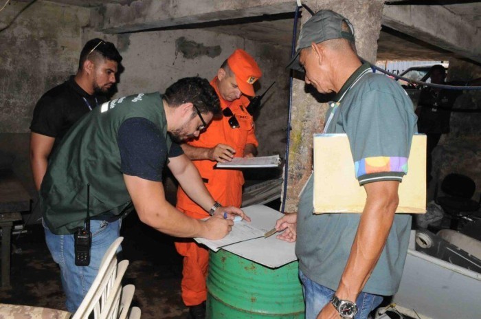 CIF interdita sucatas que atuavam no Centro e Educandos
