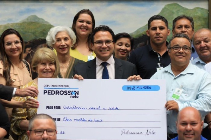“Nós buscamos diminuir os problemas sociais”, pontua Pedrossian Neto ao entregar emendas
