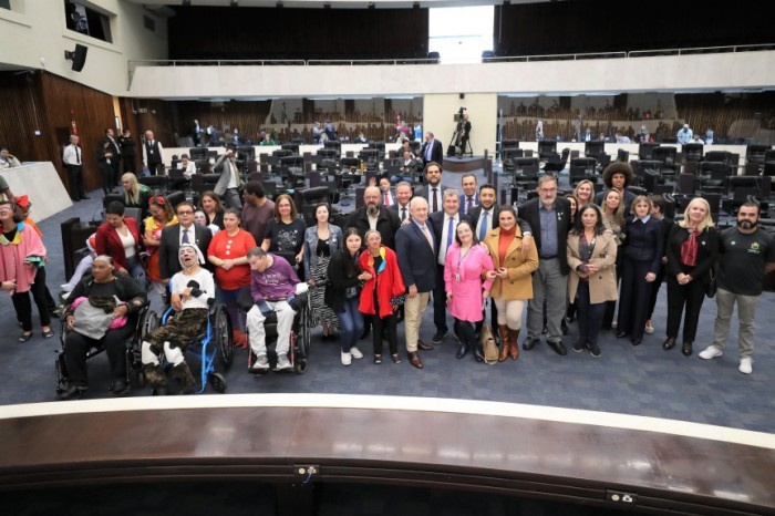 Exposição e Grande Expediente marcam a Semana Nacional da Pessoa com Deficiência Intelectual e Múltipla na Assembleia