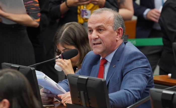 Salomão foi favorável à proposta mas apresentou emendas ao texto - (Foto: Will Shutter / Câmara dos Deputados)