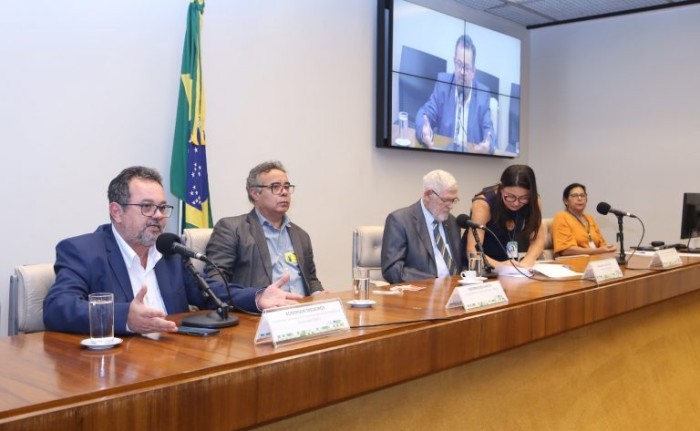 A Comissão de Direitos Humanos ouviu representantes das rádios comunitárias - (Foto: Billy Boss/Câmara dos Deputados)