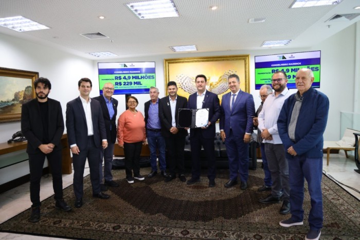 Deputado Cobra Repórter (PSD) e governador Ratinho Junior liberam recursos do programa Asfalto Novo, Vida Nova para Conselheiro Mairinck