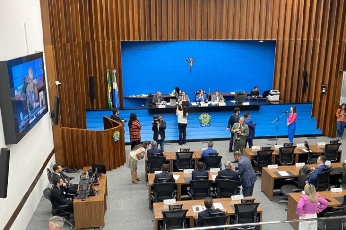 Projeto que proíbe menu exclusivamente digital será votado hoje