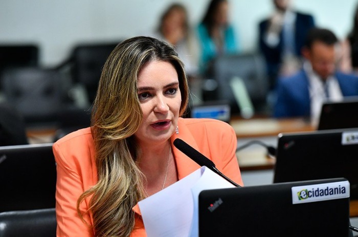Para a relatora, Augusta Brito, projeto contribui para mitigar problema da automedicação, potencializado pela internet - Foto: Geraldo Magela/Agência Senado