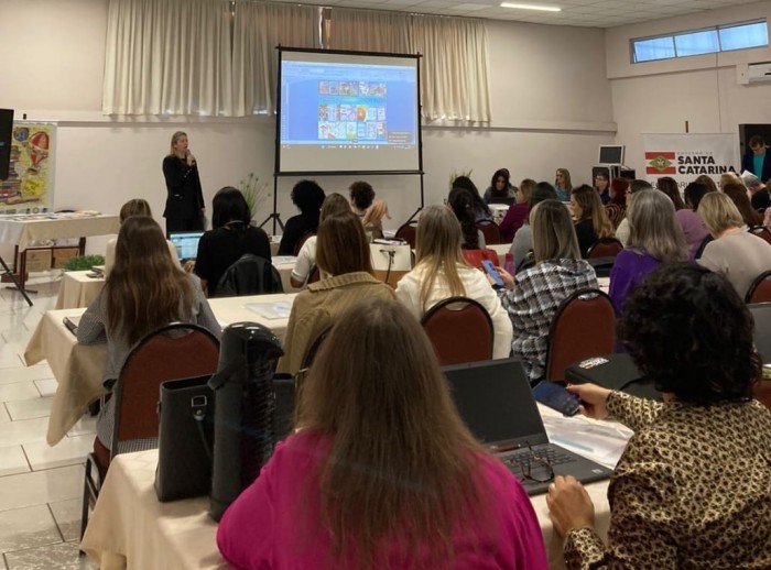 Secretaria da Educação realiza formação continuada com bibliotecárias escolares