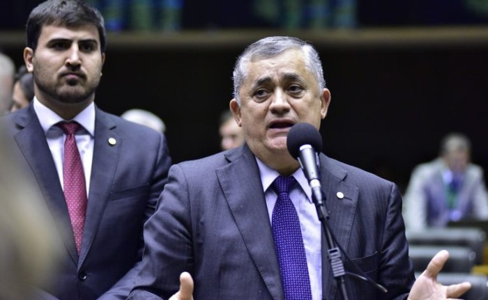 Guimarães lista projetos que podem garantir recursos, como a tributação de offshores - (Foto: Zeca Ribeiro/Câmara dos Deputados)