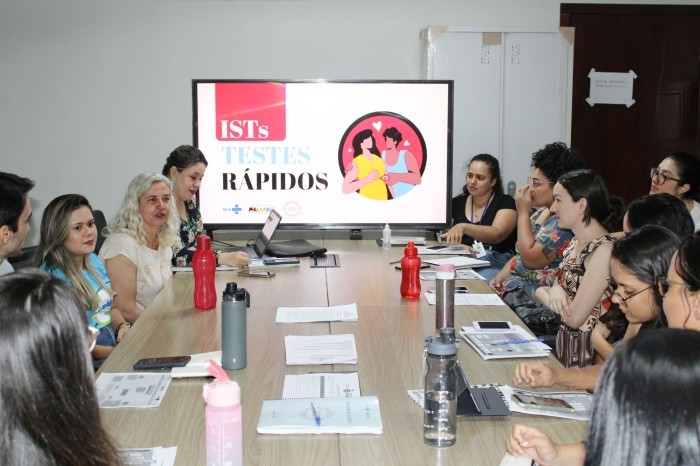 Profissionais de saúde passam por capacitação em testagem rápida de Infecções Sexualmente Transmissíveis
