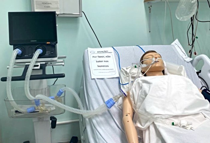 Laboratório da Udesc em Florianópolis recebe ventilador mecânico que é usado em UTIs
