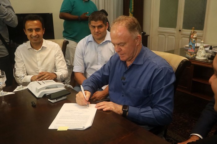 Governo do Estado firma contrato com a Infraero para gestão do Aeroporto de Linhares