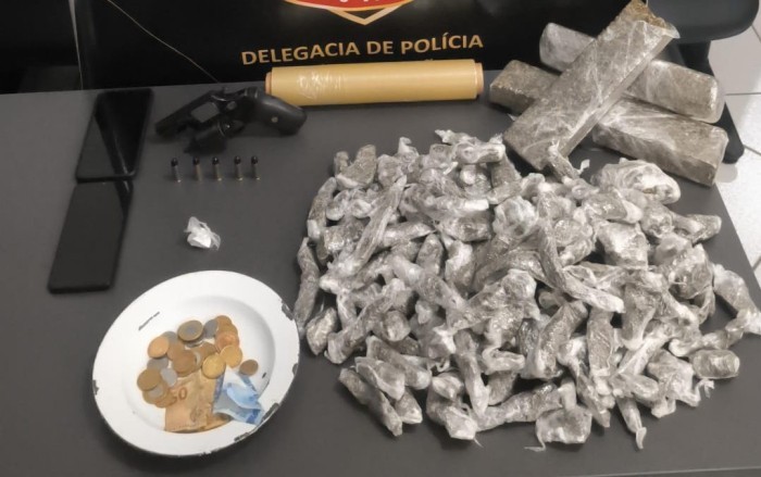 Polícia Civil prende casal por porte ilegal de arma de fogo e tráfico de drogas no interior do Estado
