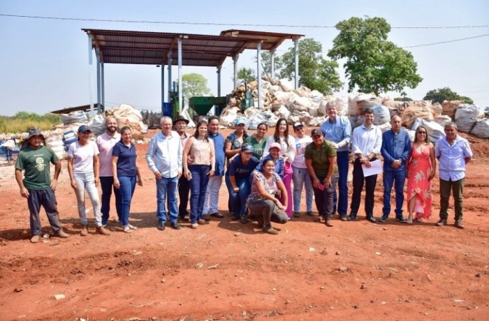Semadesc garante mais R$ 860 mil para melhorias em associação de reciclagem e indústria de mandioca
