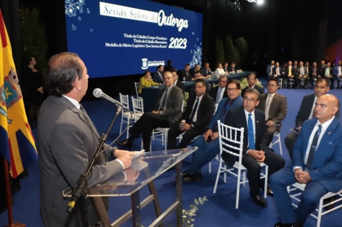Gerson enaltece momento de estabilidade política ao receber título
