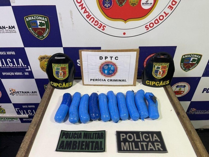 Base Arpão: Com auxílio de cães farejadores, agentes da SSP-AM apreendem porções de maconha em embarcação