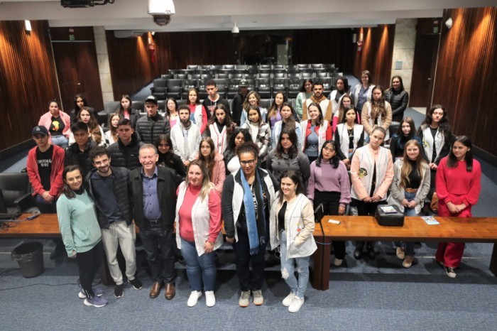 Alunos do Colégio Estadual Olavo Bilac, de Cantagalo, visitam a Assembleia Legislativa