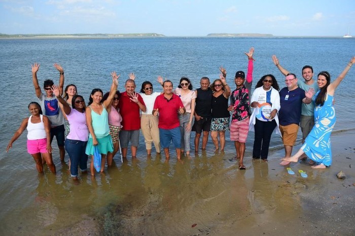 - Passeio à praia com acompanhantes e pacientes que fazem tratamento no Hospital do Câncer do Maranhão (Foto: Gilson Ferreira).