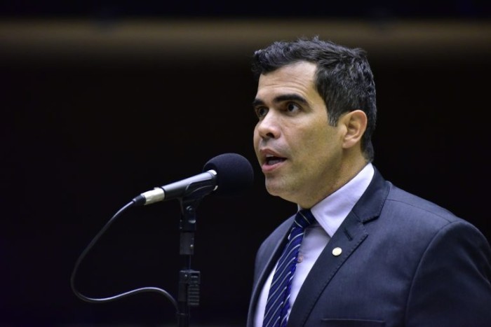Ricardo Ayres decidiu alterar a Lei da Mensalidade Escolar - (Foto: Zeca Ribeiro/Câmara dos Deputados)