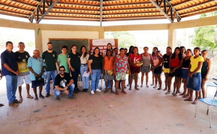 Governo do Tocantins leva orientações sobre a coleta e manejo sustentável do capim-dourado e do buriti a comunidades indígenas