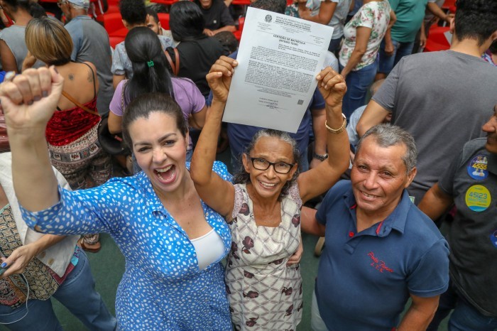 Prefeitura de Palmas entrega 177 certidões de matrículas no Lago Sul e em Buritirana