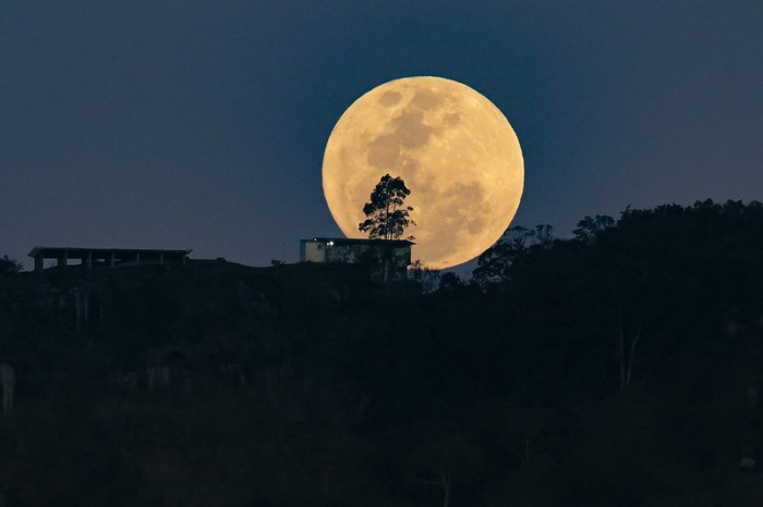 Superlua: fenômeno é nesta quinta e deixa o satélite natural maior e mais brilhante