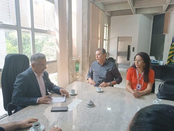 Uespi recebe representantes da Superintendência do Trabalho, Renda e Inclusão