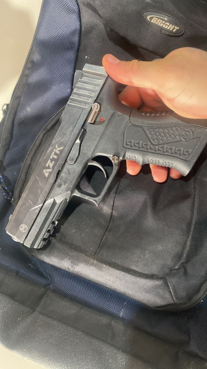PM prende dupla com arma, munições e drogas 