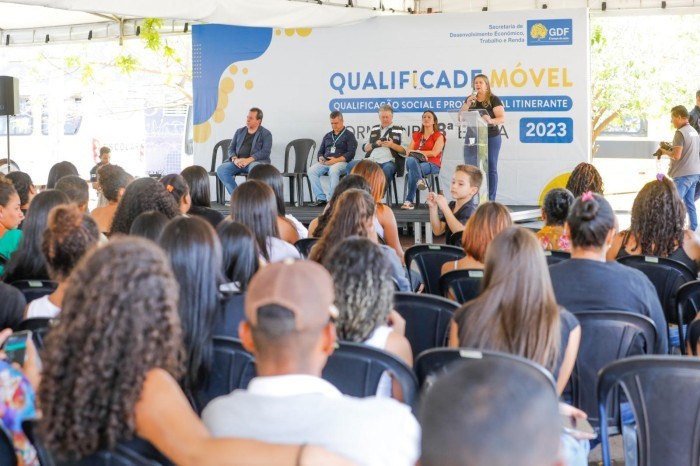 QualificaDF Móvel capacita mais de 800 alunos para mercado de trabalho