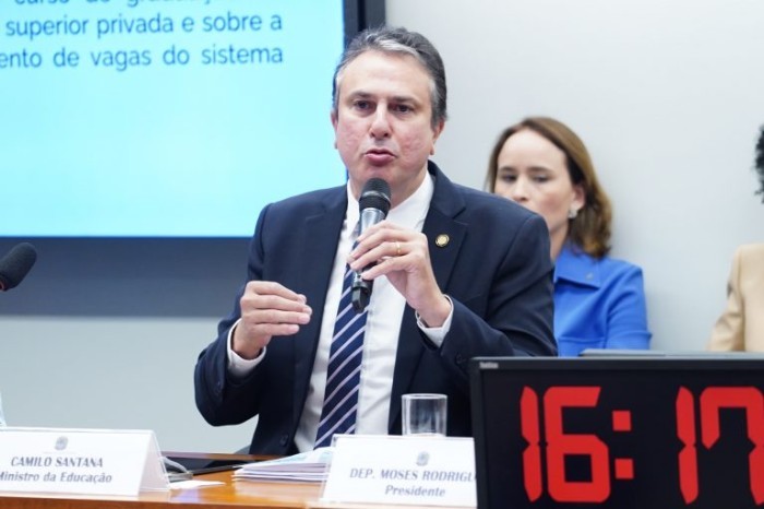Ministro da Educação, Camilo Santana, participa de audiência na Câmara dos Deputados - (Foto: Pablo Valadares/Câmara dos Deputados)