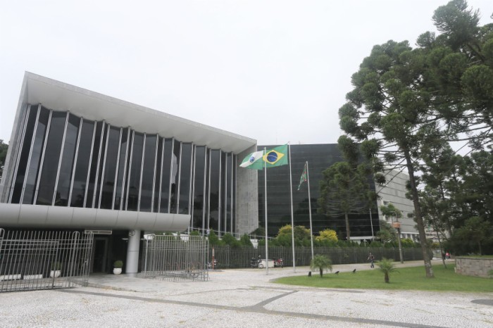 Homenagem ao Hospital Cajuru e audiência pública sobre Endometriose marcam a semana na Assembleia