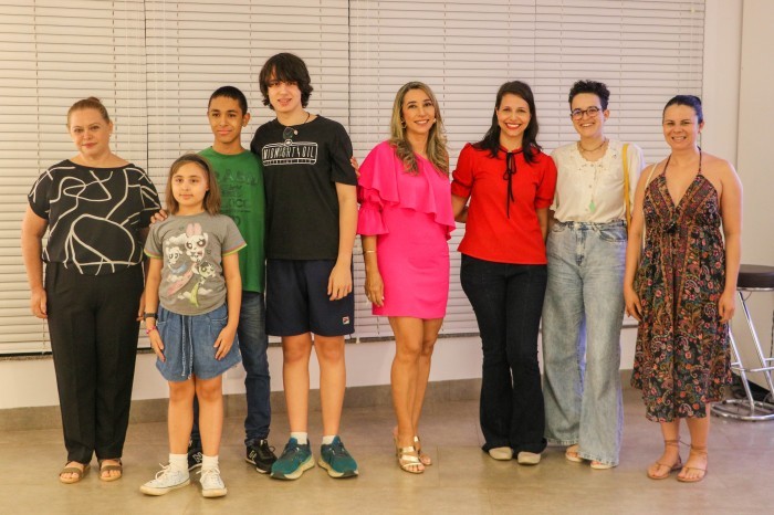 Vencedores do VII Salão Palmense de Novos Artistas recebem premiações e se emocionam