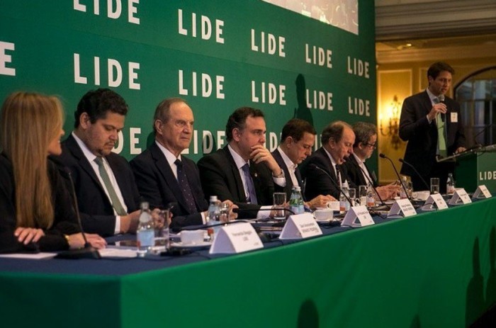 Pacheco (ao centro): precisamos de medidas inteligentes, propositivas, justas sob o ponto de vista tributário, para poder combater o déficit público - Foto: Divulgação Sen. Davi Alcolumbre