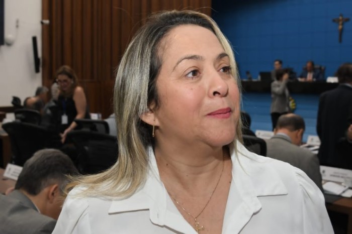 Sancionado PL de Lia Nogueira que dá segurança para mulheres durante exames médicos
