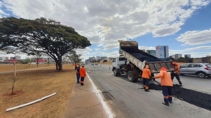 Manutenção nas vias e instalação de papa-recicláveis para 7 de Setembro